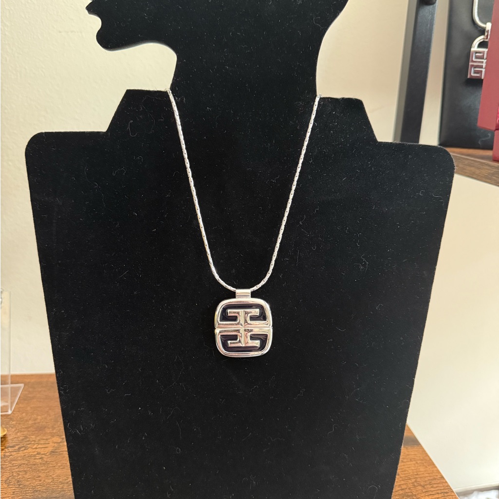 Givenchy Vintage 1980 Silver Toned Pendant Necklace 250$